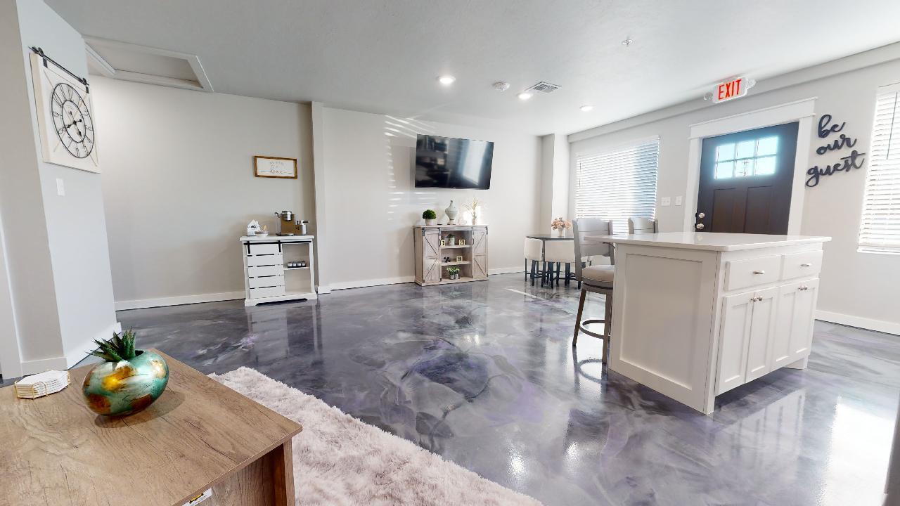 2104 Thoma Drive Elgin Realty