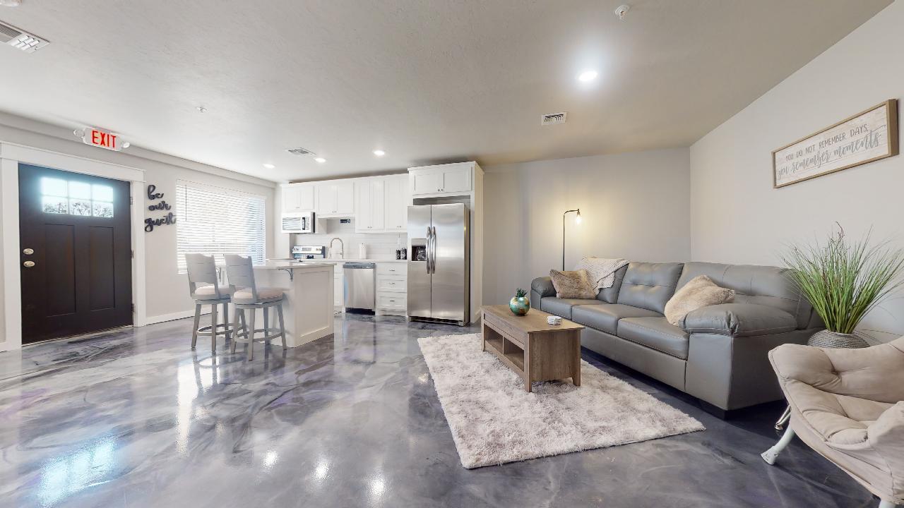 2104 Thoma Drive Elgin Realty